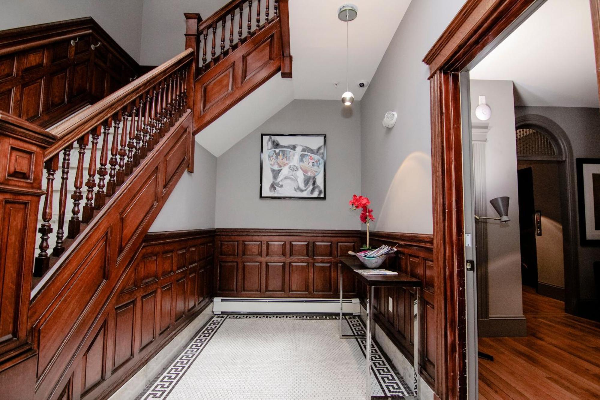 A Stylish Stay W/ A Queen Bed, Heated Floors.. #3 Brookline Exteriör bild