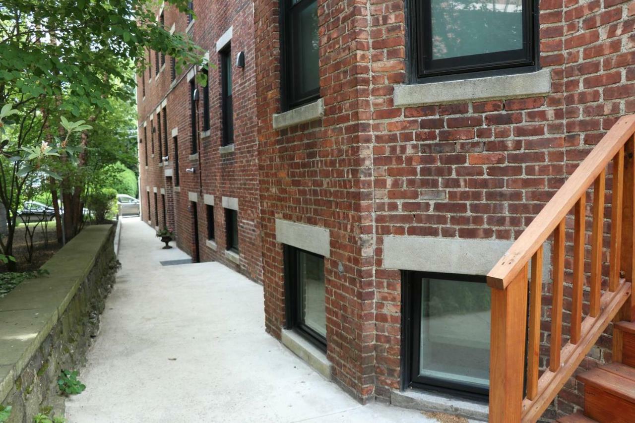 A Stylish Stay W/ A Queen Bed, Heated Floors.. #3 Brookline Exteriör bild