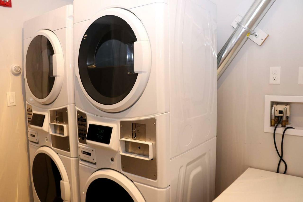 A Stylish Stay W/ A Queen Bed, Heated Floors.. #3 Brookline Exteriör bild