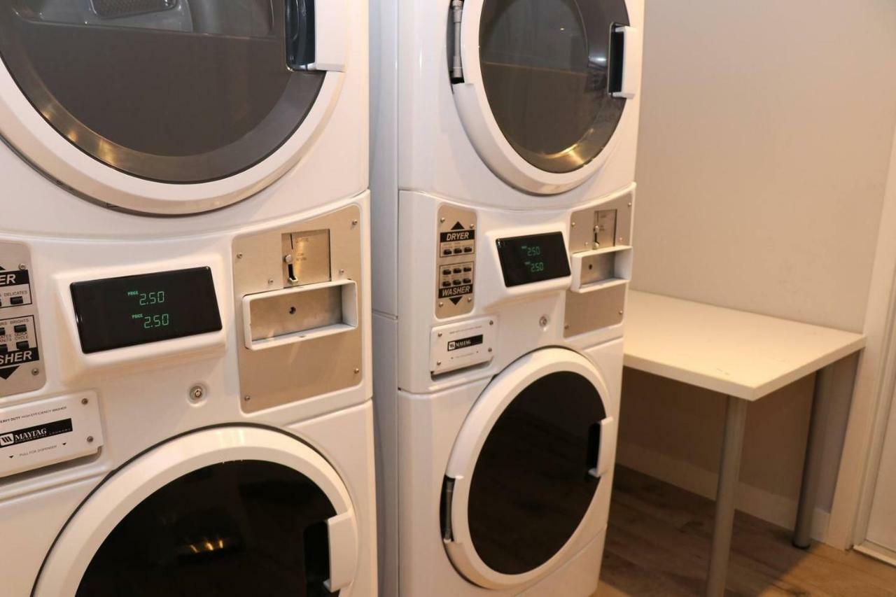 A Stylish Stay W/ A Queen Bed, Heated Floors.. #3 Brookline Exteriör bild