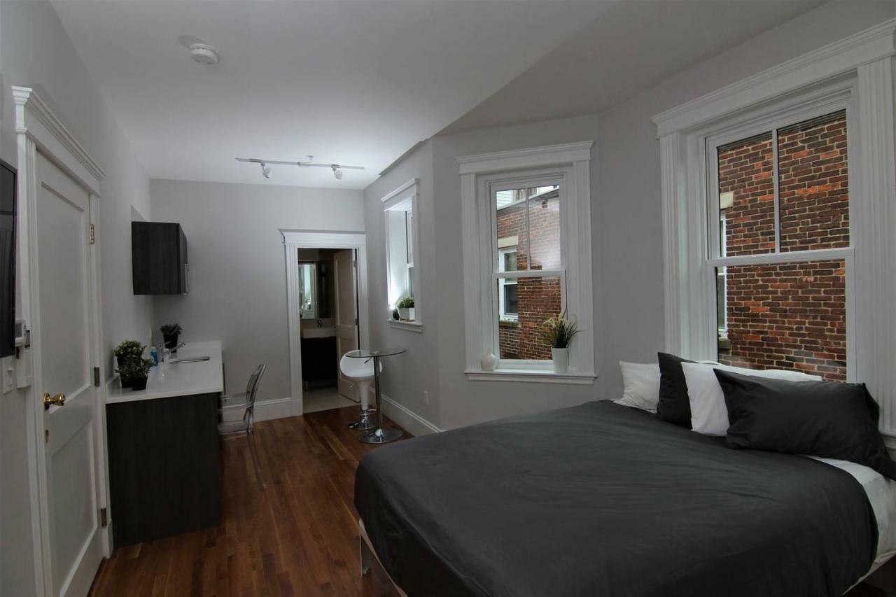 A Stylish Stay W/ A Queen Bed, Heated Floors.. #3 Brookline Exteriör bild