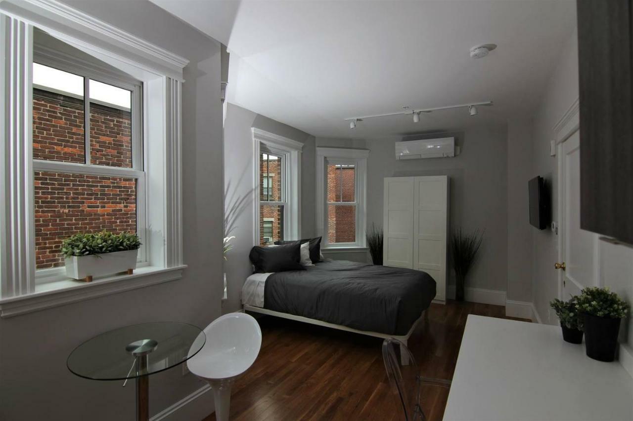 A Stylish Stay W/ A Queen Bed, Heated Floors.. #3 Brookline Exteriör bild