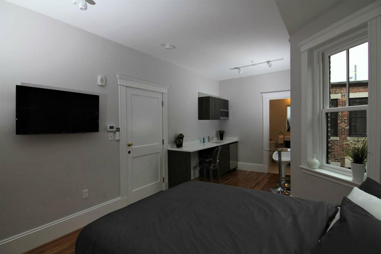 A Stylish Stay W/ A Queen Bed, Heated Floors.. #3 Brookline Exteriör bild