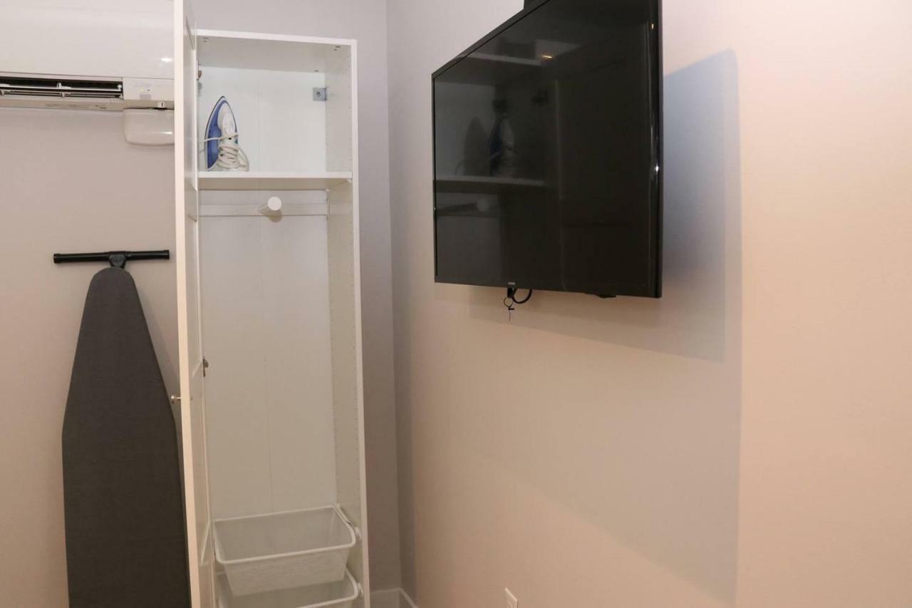 A Stylish Stay W/ A Queen Bed, Heated Floors.. #3 Brookline Exteriör bild