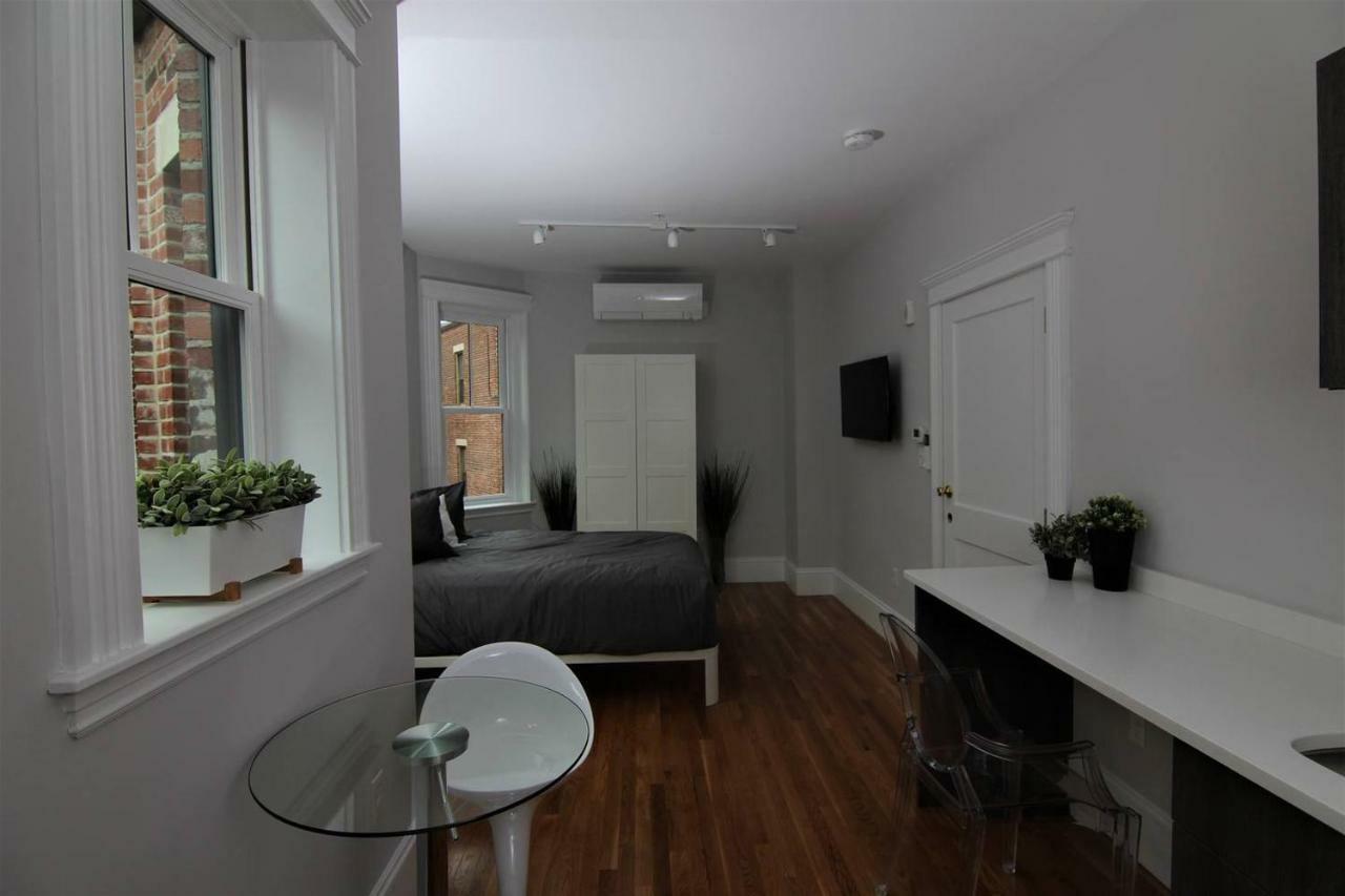 A Stylish Stay W/ A Queen Bed, Heated Floors.. #3 Brookline Exteriör bild